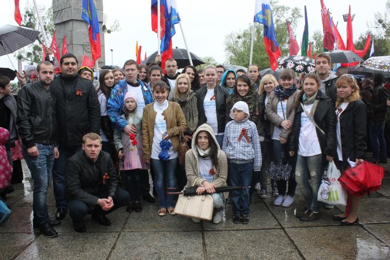 На возложении к Дню Победы РСМ возглавил студенческую колонну.